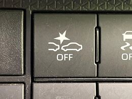 【スマートアシスト】走行中に前方の車両等を認識し、衝突しそうな時は警報とブレーキで衝突回避と被害軽減をアシスト。より安全にドライブをお楽しみいただけます。