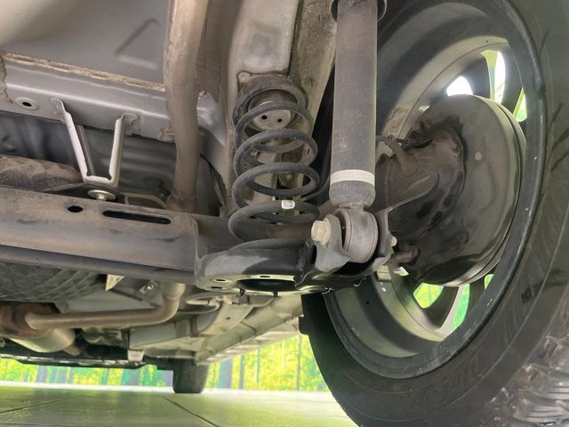 お車を安心してお乗りいただく為には、足回りの定期点検が欠かせません。サービスサポート（有償保証）では無料点検もご提供しており、安心のカーライフをお過ごしいただけるサポート体制が整っています。
