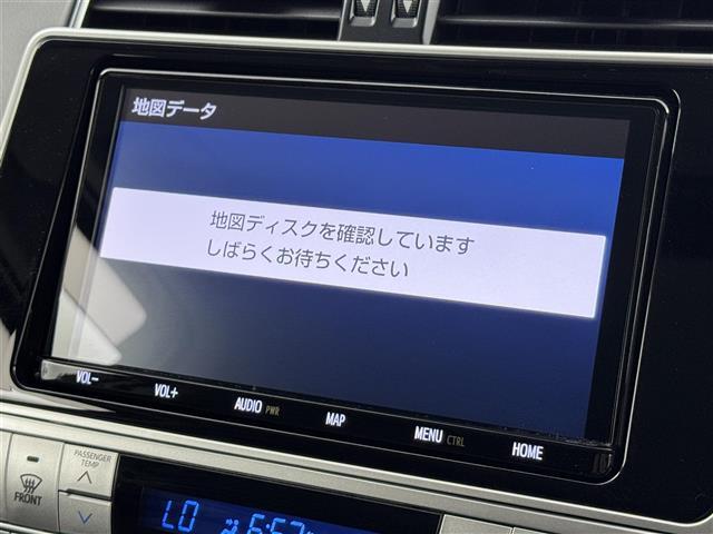 【純正ナビ】専用設計で車内の雰囲気にマッチしたナビが装備されています！利用時のマップ表示は見やすく、いつものドライブがグッと楽しくなります！