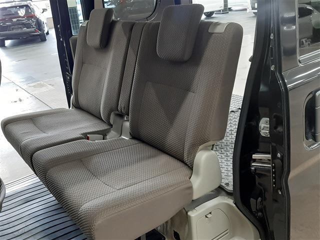 ■　後席　■　後席TVモニター（フリップダウンモニター、リアエンターテイメントシステム）！！の販売取付も行っております。