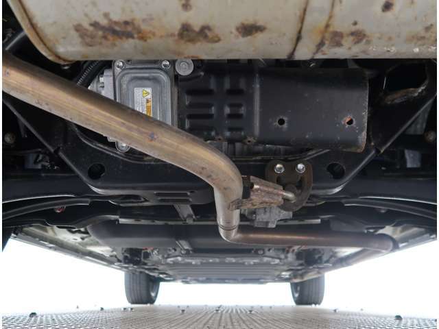 下廻りの画像です。別途整備メニューで下廻り防錆・マフラー防錆承っております。