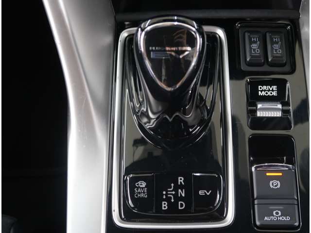 電動パーキングブレーキ　ブレーキオートホールド　運転席/助手席シートヒーター装備