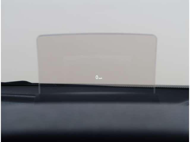 ヘッドアップディスプレイ装備です