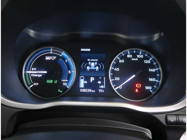 視認性の良いスピードメーターです。マルチインフォメーションディスプレイ付