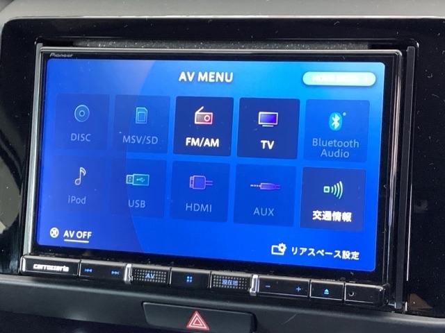 ナビ機能だけでなく、フルセグ、Bluetooth、DVDとCD再生などのオーディオ機能がついています！