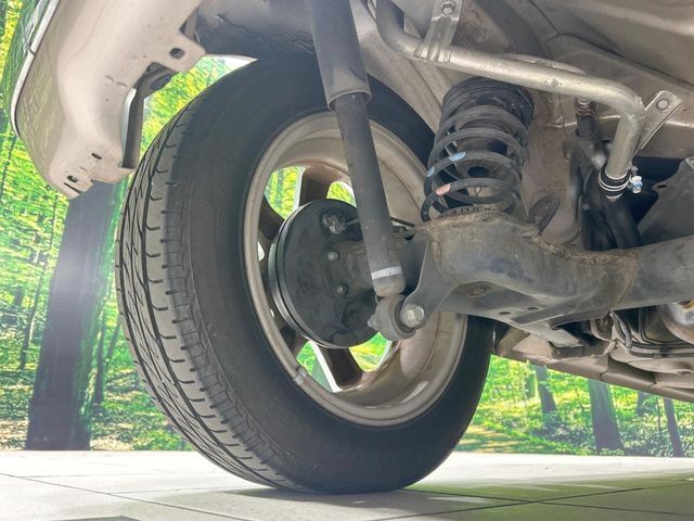 お車を安心してお乗りいただく為には、足回りの定期点検が欠かせません。サービスサポート（有償保証）では無料点検もご提供しており、安心のカーライフをお過ごしいただけるサポート体制が整っています。