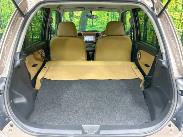 後席を格納すると、これだけの広さが！シーンに合わせたシートアレンジで、大きな荷物も積むことが出来ます♪