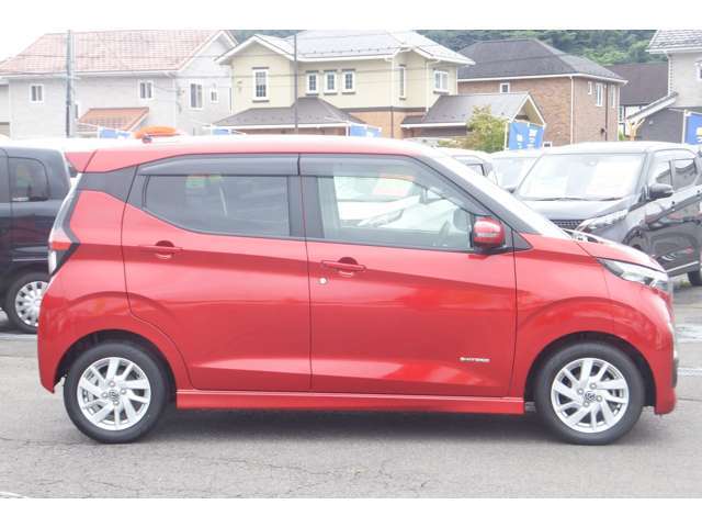 低燃費軽カー多数展示中です。試乗走行も可能なのでスタッフまでお声がけください