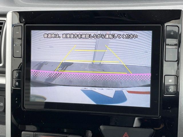 【バックカメラ】駐車時に後方がリアルタイム映像で確認できます。大型商業施設や立体駐車場での駐車時や、夜間のバック時に大活躍！運転スキルに関わらず、今や必須となった装備のひとつです！