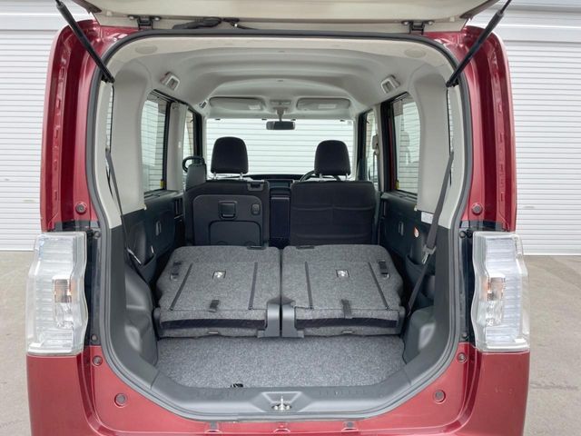 普段のお買い物や通勤、送迎等に十分な荷室スペースを確保しております。セカンドシートを倒すと、大きな荷物の積載も可能です♪