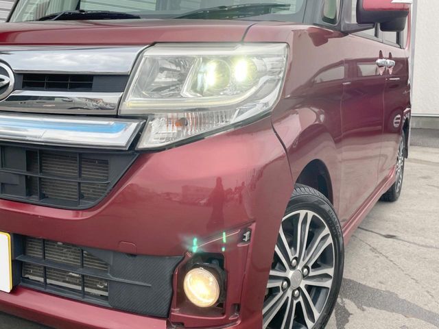 【LEDヘッドライト】悪天候や夜間走行時も良好な視界を確保し安心して運転できる高輝度LEDヘッドライトを装備！点灯速度が早く、消費電力も抑えられています。