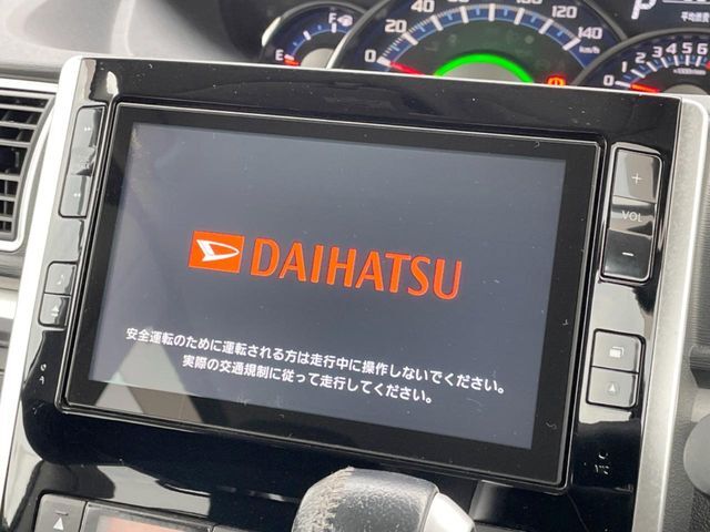 【純正ナビ】人気の純正ナビを装備。オーディオ機能も充実しており、Bluetooth接続すればお持ちのスマホやMP3プレイヤーの音楽を再生可能！毎日の運転がさらに楽しくなります！！