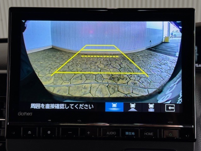 【バックカメラ】リバースにするだけで映ります、後方の安全確認や、狭い駐車場での車庫入れ、雨の日や夜間など視界の悪い時に便利です！安全にバックする為には欠かせない装備です。