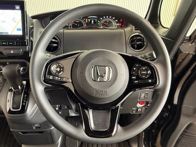 【Honda SENSING】衝突被害軽減ブレーキ〈CMBS〉、ACC〈アダプティブ・クルーズ・コントロール〉、LKAS〈車線維持支援システム〉、誤発進抑制機能、等で安全運転のサポートをします！