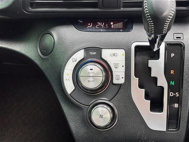 【オートエアコン】車内温度を感知して自動で温度調整をしてくれるのでいつでも快適な車内空間を創り上げます！