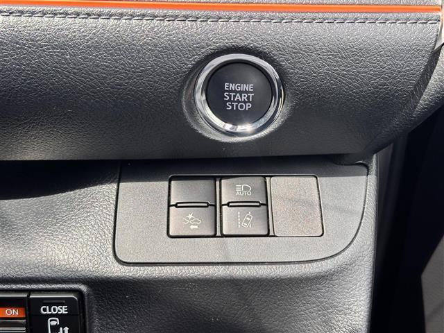 【レーンディパーチャーアラート（LDA）】クルマが車線または走路から逸脱する可能性がある場合に、ブザーまたはハンドルの振動により注意をうながします。機能には限界があるためご注意ください。