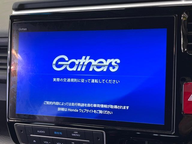 【純正ナビ】人気の純正ナビを装備しております。ナビの使いやすさはもちろん、オーディオ機能も充実！キャンプや旅行はもちろん、通勤や買い物など普段のドライブも楽しくなるはず♪