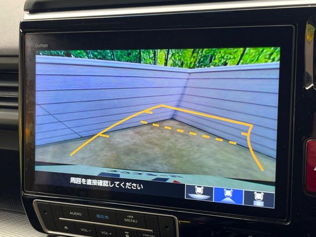 【バックカメラ】駐車時に後方がリアルタイム映像で確認できます。大型商業施設や立体駐車場での駐車時や、夜間のバック時に大活躍！運転スキルに関わらず、今や必須となった装備のひとつです！