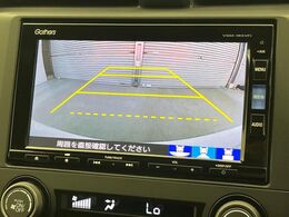 【バックカメラ】駐車時に後方がリアルタイム映像で確認できます。大型商業施設や立体駐車場での駐車時や、夜間のバック時に大活躍！運転スキルに関わらず、今や必須となった装備のひとつです！
