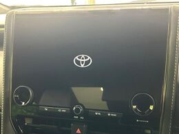 【14インチディスプレイオーディオ】画面内にオーディオ操作はもちろん、空調の調整機能なども盛り込んだ多機能なディスプレイオーディオです！スマートフォン連携はもちろん、車載ナビもお使いいただけます♪