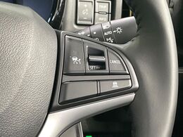 【アダプティブクルーズコントロール】高速道路での長距離走行が楽に！！自動で速度を保つクルーズコントロールが、衝突軽減システムと連携し、前方の車両を感知して車間を保つように速度調節してくれます！！