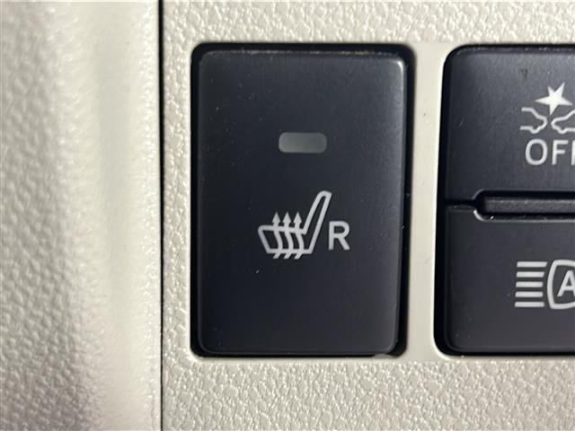 【シートヒーター】シートを温めてくれる暖房機器です！長時間座っていると負担が掛かりやすい背中や腰、または冬場などの寒い日に冷えやすい脚部に快適なぬくもりを伝えます。
