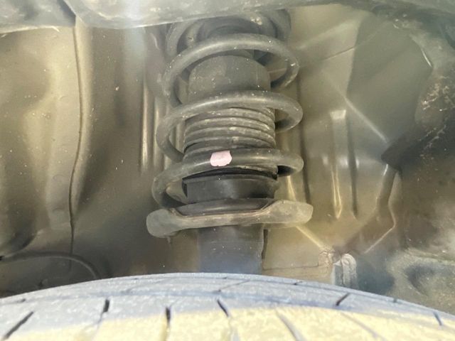 お車を安心してお乗りいただく為には、足回りの定期点検が欠かせません。サービスサポート（有償保証）では無料点検もご提供しており、安心のカーライフをお過ごしいただけるサポート体制が整っています。