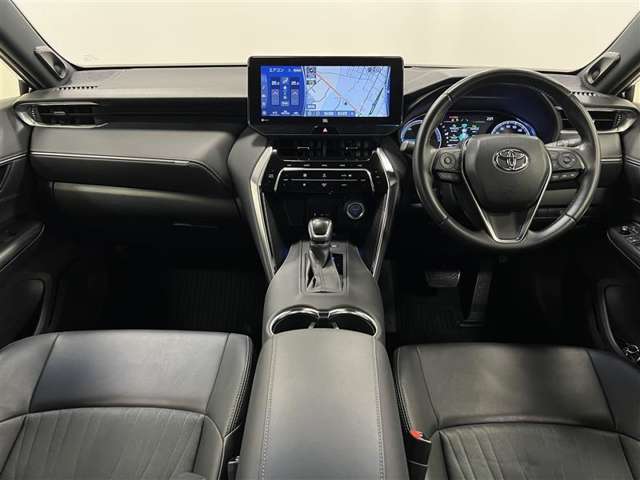試乗車として使用していたのでもちろん禁煙車！流れるようなクーペフォルムで街乗りも似合うSUV！細部にまで美意識を行き届かせた内装にも注目！