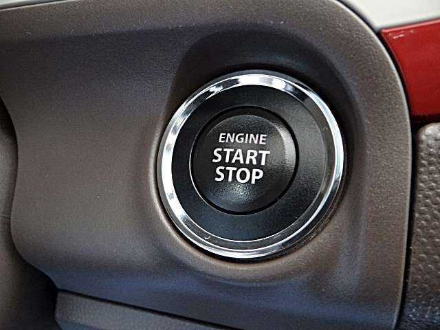 このボタンをワンプッシュするだけでエンジンスタート、ストップができます