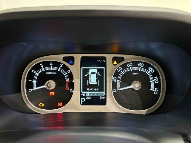 様々な車両情報を表示できるTFTマルチインフォメーションディスプレイを中央に配した視認性の高い大型2眼メーターです