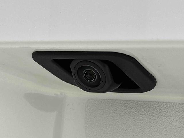 ナビゲーション等を装着した場合にバックするとき後方の安全確認ができるバックカメラが付いてます