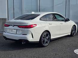 この度は弊社認定中古車をご覧いただき誠にありがとうございます。弊社はBMW 正規ディーラーですので遠方のお客様も安心してご購入下さい。ご不明な点がございましたらお気軽にお申し付けください。