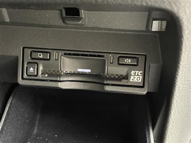 ◆【ETC】有料道路を利用する際に料金所で停止することなく通過できる、ETC車載器（ノンストップ自動料金収受システム機器）が装備されています。セットアップを行うことで利用可能になります。