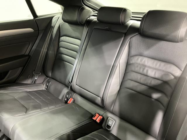 ●レザーシート●　見た目の高級感とともに、適度にホールドされるシートは運転時の疲労軽減の効果があります。メンテナンスがご心配の方はインテリアコーティングによって購入時のクオリティを維持いたします。