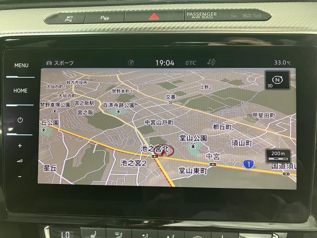 タッチスクリーンを採用。従来のナビゲーションシステムの域を超える、車両を総合的に管理するインフォテイメントシステムです。