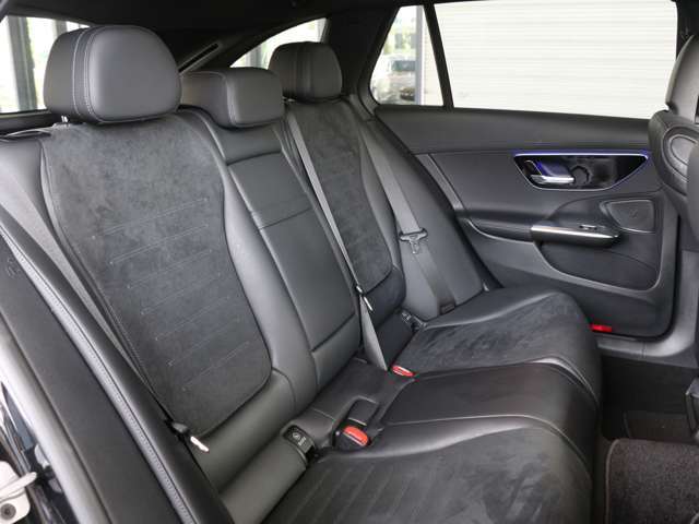 正規販売店の認定中古車は、第三者検査専門機関（AIS）による、内外装から機関にいたるまで厳正に検査を実施しております。