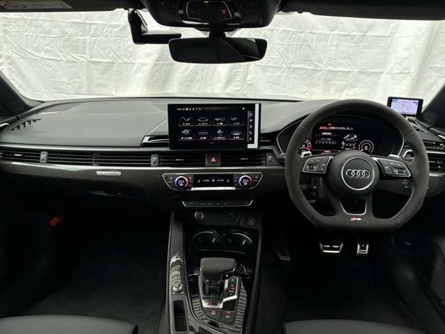 認定中古車だけでなく正規ディーラーならではの特別なご案内のできる新車も多数ございますので是非お気軽にご相談、ご来店くださいませ。