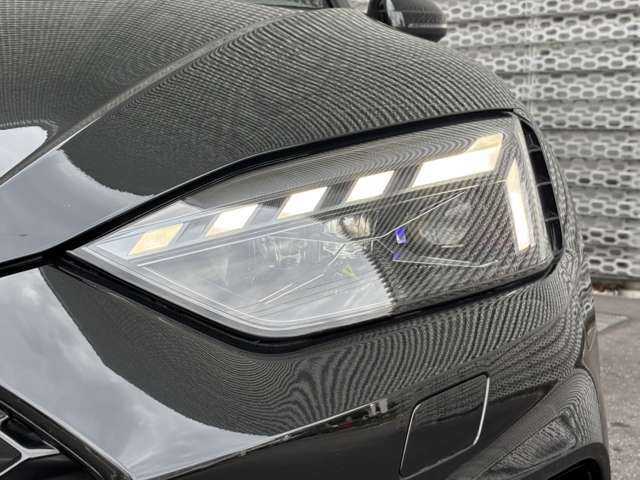 納車前の整備では100項目もの厳しい点検項目を実施し安全で安心できるAudiをお届けします。