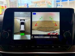 【パノラミックビューモニター】専用のカメラにより、上から見下ろしたような視点で360度クルマの周囲を確認することができます☆死角部分も確認しやすく、狭い場所での切り返しや駐車もスムーズに行えます。