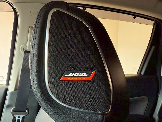 ヘッドレスト内蔵型BOSEサウンド！