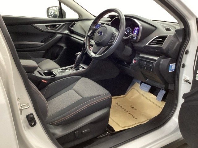 フィット感のあるシート。しっかりと支えてくれるので、長時間の運転を快適にサポートしてくれます。