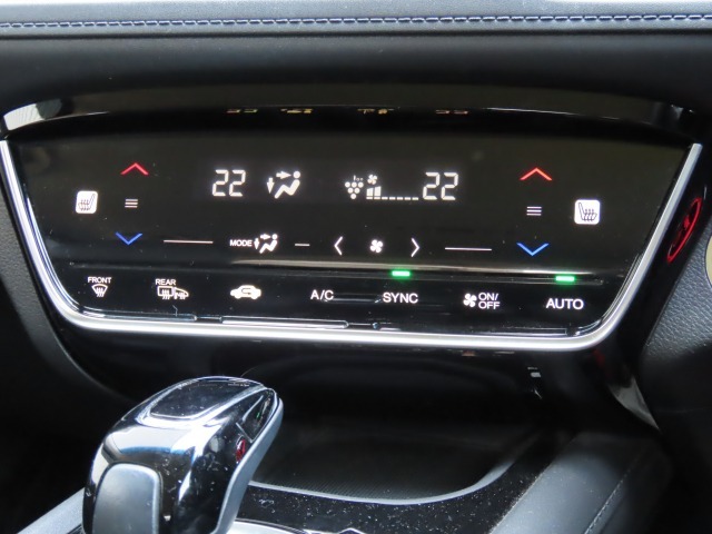 静電式タッチパネルのエアコンスイッチ！もちろんオートエアコン付き♪
