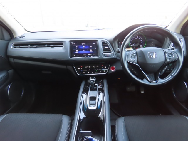 広びろとした視界が運転にゆとりを広げます