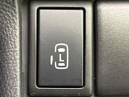 【パワースライドドア】スマートキーや運転席のスイッチでスライドドアの開閉が可能♪電動だから力を入れてドアを開ける必要が無く、小さいお子様でも、重い荷物を持っている時もラクに開け閉めできます♪