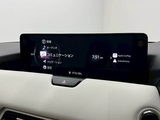 【純正ナビ】一体感のあるナビは、高級感ある車内を演出してくれます。Bluetooth再生などオーディオ機能も充実しておりますので、運転もより楽しめます♪