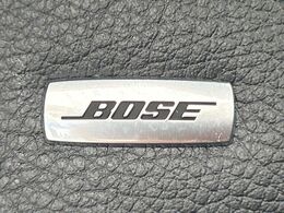 【BOSEサウンドシステム】高品位サウンドシステムを搭載。専用のチューニングが施された大小様々なスピーカーから良質なサウンドが奏でられ、臨場感あふれる音響空間を演出します。