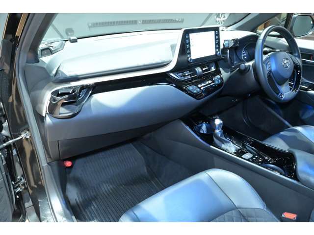 ルームクリーニング済みの車内はとっても綺麗☆さらに納車前クリーニングを施工しますのでさらにキレイになります！！インテリアの仕様変更なども承っておりますので、お気軽にご相談ください！！