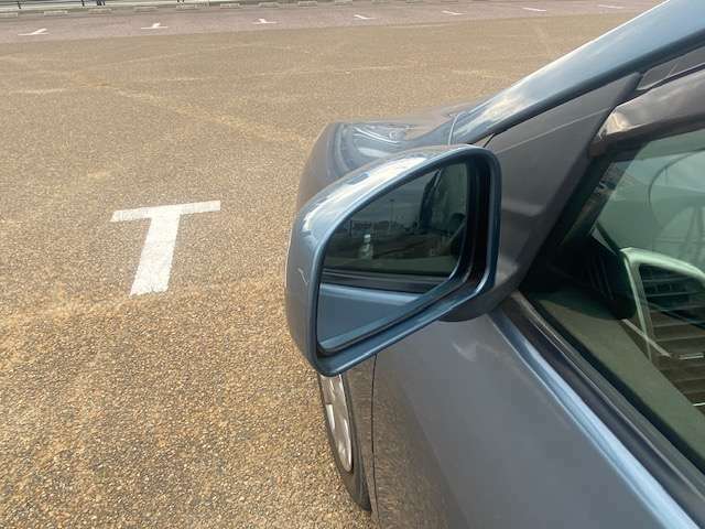 【電子格納ミラー】格納タイプのミラーです！狭いスペースでの駐車も安心です。