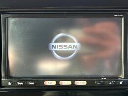 【純正ナビ】人気の純正ナビを装備。オーディオ機能も充実しており、Bluetooth接続すればお持ちのスマホやMP3プレイヤーの音楽を再生可能！毎日の運転がさらに楽しくなります！！