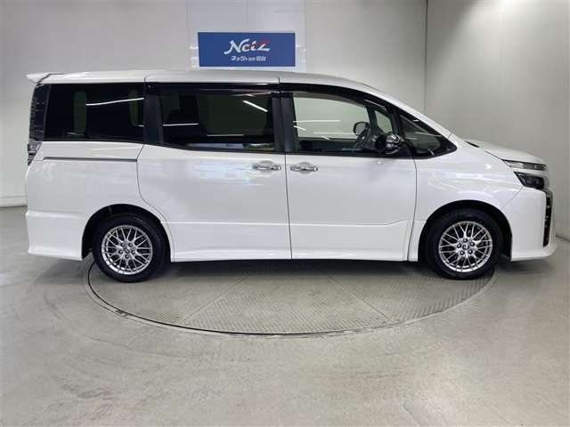安心感のある力強い走り。静かな車内で家族とのおしゃべりが盛り上がります。